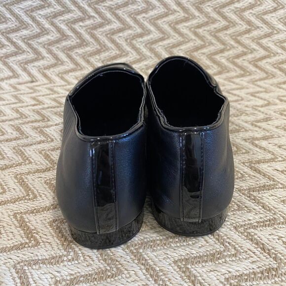 Donald Pliner “Halia” Black & Patent Leather Loafer - Picture 4 of 8